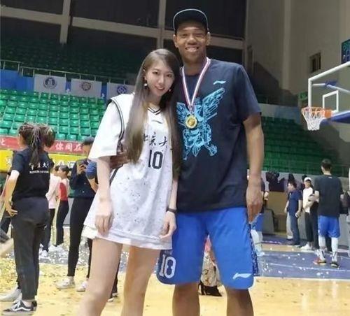 足球运动员女友爆料视频,足球运动员女友爆料视频背后的惊人真相  第2张